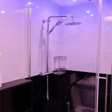 Luxurious, Near Cologne With Free Parking *