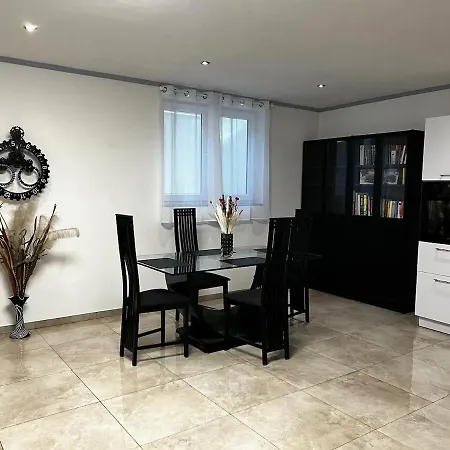 Luxurious, Near Cologne With Free Parking 풀하임