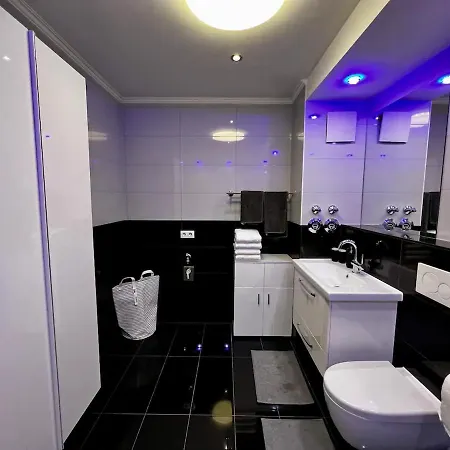 Luxurious, Near Cologne With Free Parking 아파트 *