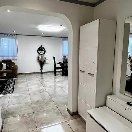 Luxurious, Near Cologne With Free Parking 아파트 풀하임