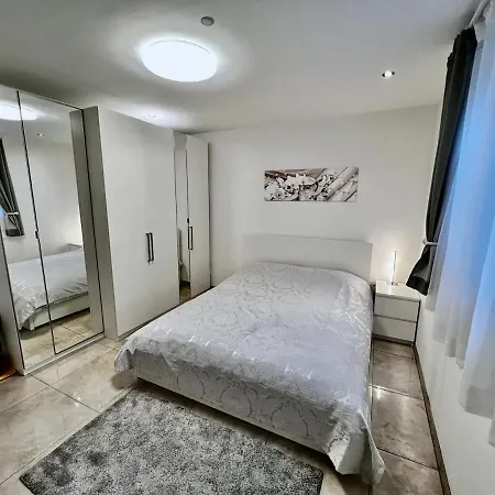 Luxurious, Near Cologne With Free Parking 아파트 *